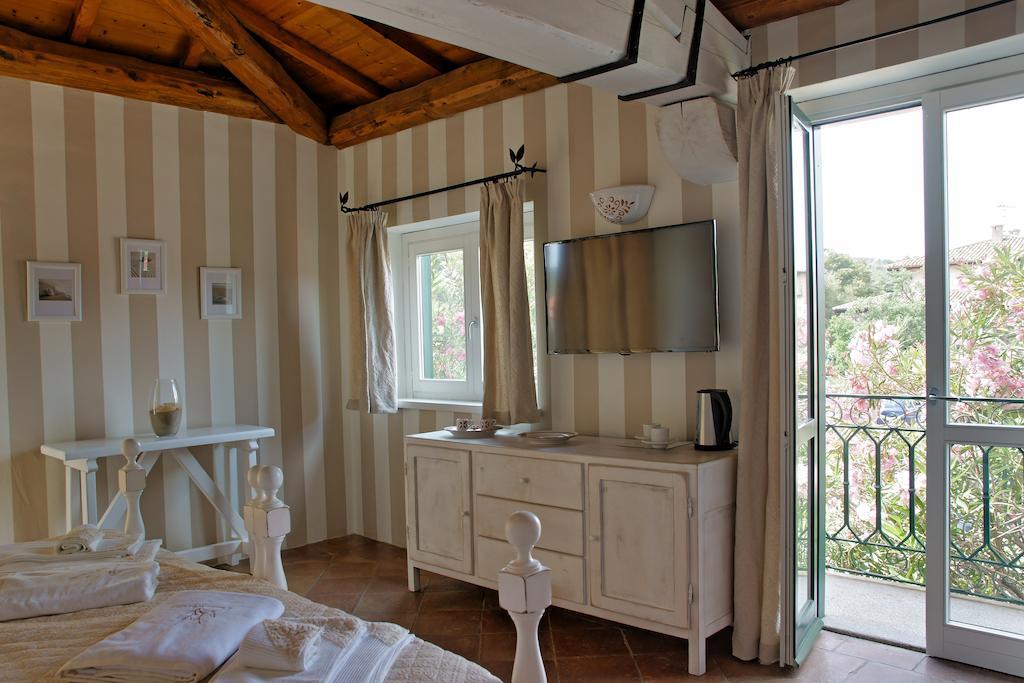 Domus Corallia-Luxury Rooms Порто Ротондо Стая снимка